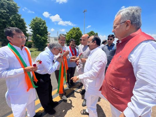 ब्रेकिंग : विधानसभा चुनाव आते ही मंत्रियों का दौरा जारी रायपुर पहुँचे रक्षा मंत्री राजनाथ सिंह कांकेर में होगी सभा...