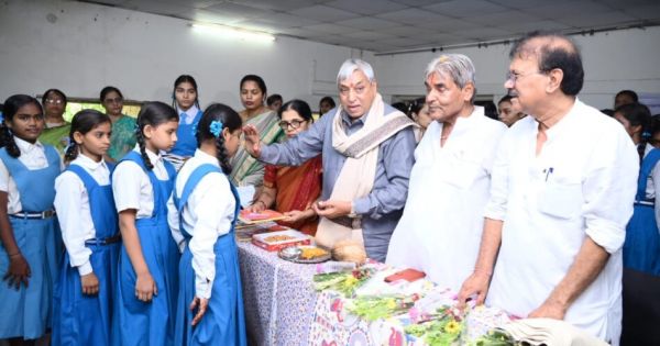 लक्ष्मीनारायण कन्या उच्चतर माध्यमिक शाला में शाला प्रवेश उत्सव का आयोजन, नवप्रवेशित छात्राओं का तिलक लगाकर किया गया सम्मान