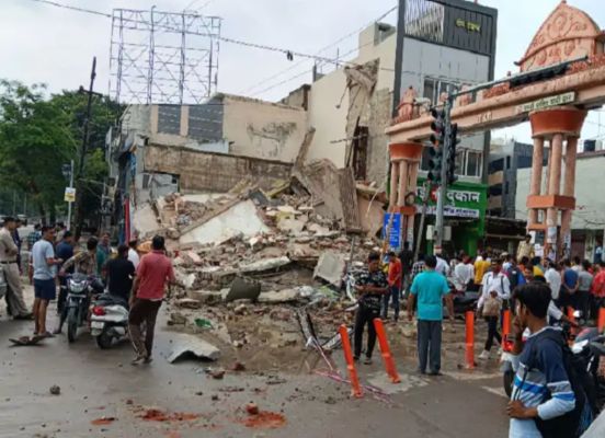 छत्तीसगढ़ लापरवाही से 3 मंजिला इमारत गिरी,मची अफरा तफरी