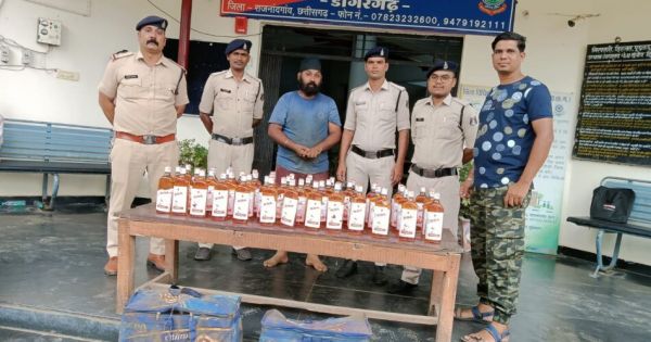 अन्तर्राज्यीय शराब तस्कर को पुलिस ने किया गिरफ्तार, एक आरोपी के साथ 48 बॉटल गोवा शराब जब्त 