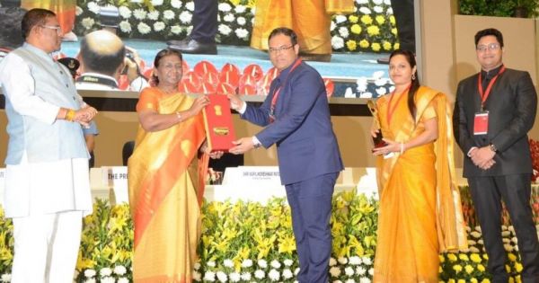 NATIONAL NEWS : छत्तीसगढ़ को राष्ट्रपति मुर्मू के हाथों मिला भूमि सम्मान, देश के शीर्ष जिलों में बेमेतरा और सरगुजा ने बनाई जगह