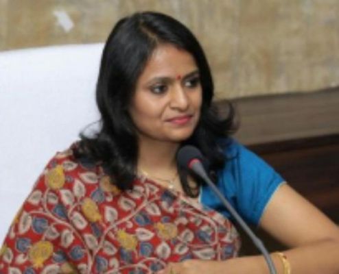 IAS रानू साहू को ED दफ्तर लेकर पहुंची टीम