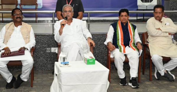  मुख्यमंत्री बघेल से छत्तीसगढ़ सर्व आदिवासी समाज के प्रतिनिधिमंडल ने की मुलाकात, जातियों को अनुसूचित जनजातियों में शामिल किए जाने पर जताया आभार