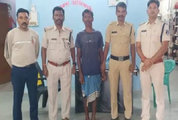 जमीन विवाद में हत्या; बड़े भाई ने छोटे भाई को कुल्हाड़ी से ताबड़तोड़ वारकर उतारा मौत के घाट, गिरफ्तार