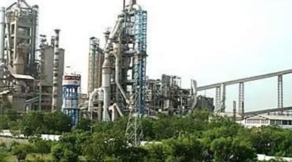 सीमेंट प्लांट में हादसा : काम करते समय 35 फिट की ऊंचाई से गिरा श्रमिक&hellip;