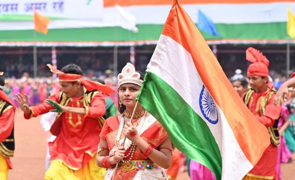 सांस्कृतिक कार्यक्रमों में लक्ष्मी नारायण कन्या स्कूल प्रथम, सारे जहां से अच्छा पर दी प्रस्तुति