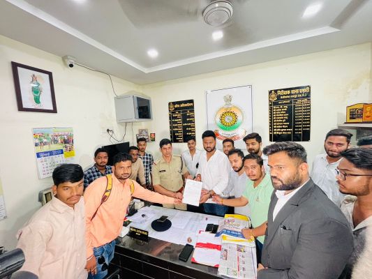 NSUI ने की इंदिरा गांधी कृषि विश्वविद्यालय के कुलपति और कुलसचिव खिलाफ कार्रवाई की मांग, थाने में सौंपा ज्ञापन