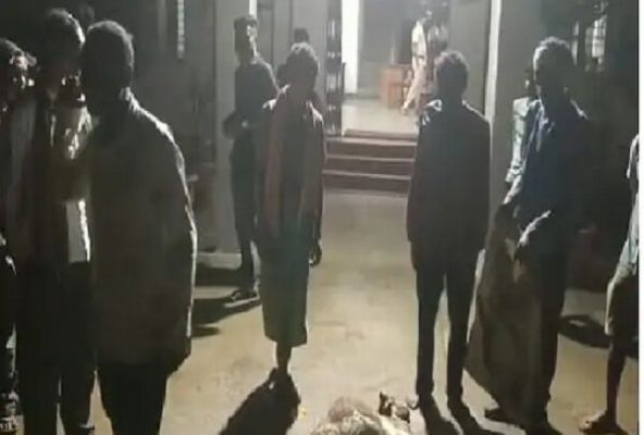 CRIME : गला दबाकर बकरे की हत्या, शव लेकर थाने पहुंचा मालिक, बोला- ट्रैक्टर ड्राइवर ने&hellip;