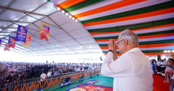 युवाओं से भेंट-मुलाकात करने पहुंचे सीएम बघेल, दीप प्रज्वलित कर की कार्यक्रम की शुरुआत