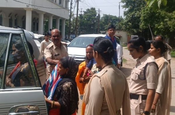 अपने ऊपर मिट्टी तेल डालकर जनदर्शन में पहुंचे एनटीपीसी के भूविस्थापित, जानिए क्या है वजह&hellip;