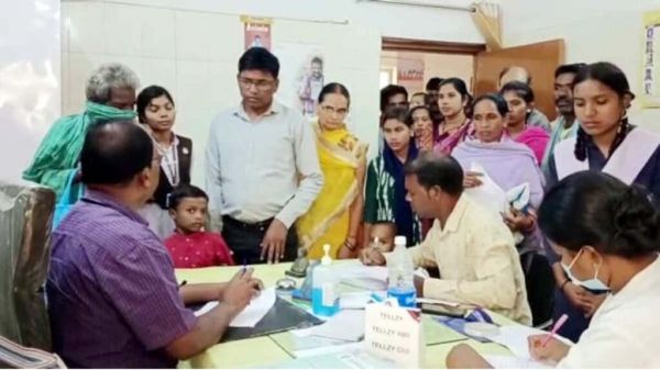 अस्पताल प्रबंधन की लापरवाही का खामियाजा भुगत रहे मरीज, छह महीनों से स्टोर में पड़ी है नई डायलिसिस मशीन