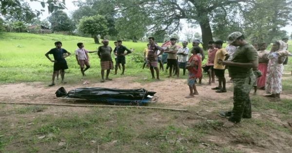 BREAKING : रक्षाबंधन मनाने घर आया था पुलिस का जवान, नक्सलियों ने कर दी हत्या