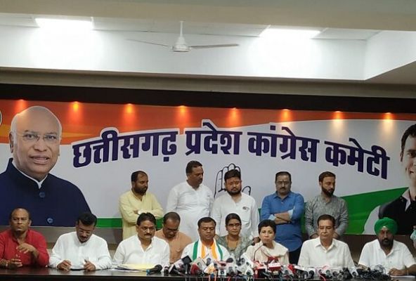 बीजेपी के खिलाफ कांग्रेस का काला चिठ्&zwnj;ठा: रमन सरकार के कार्यकाल में 34 घोटाले, मोदी सरकार से पूछे 85 सवाल