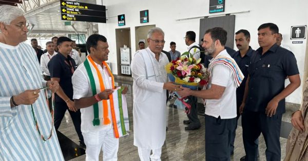 BREAKING : रायपुर पहुंचे राहुल गांधी, सीएम बघेल ने किया आत्मीय स्वागत, राजीव युवा मितान सम्मेलन कार्यक्रम के लिए हुए रवाना 