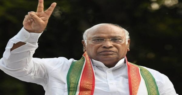 आज रात रायपुर पहुंच रहे कांग्रेस अध्यक्ष मल्लिकार्जुन खड़गे, वरिष्ठ नेताओं के साथ बैठक कर चुनाव समेत विभिन्न मुद्दों पर करेंगे चर्चा