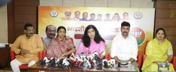 मल्लिकार्जुन खरगे से सांसद सरोज पांडे ने पूछे 9 सवाल, कांग्रेस ने दिया जवाब, कहा- मोदी से सवाल पूछने का दिखाएं साहस