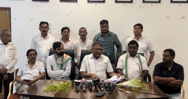 नरेंद्र मोदी सरकार कर रही यात्री सेवा सुविधा रेलवे को ख़त्म करने की साजिश &ndash; शैलेश नितिन त्रिवेदी