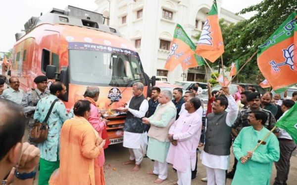 अमित शाह कल परिवर्तन यात्रा को दिखाएंगे हरी झंडी, दंतेवाड़ा और जशपुर के लिए रवाना हुए रथ