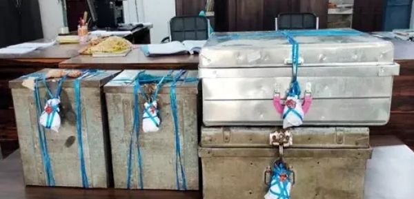 चेकिंग के दौरान गाड़ी से मिले 1 करोड़ 80 लाख के सोने-चांदी के जेवर