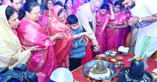 सीएम बघेल सपरिवार समेत तीजा पोरा तिहार में हुए शामिल, भगवान शंकर और माता पार्वती की पूजा-अर्चना कर प्रदेशवासियों को त्योहार की दी बधाई