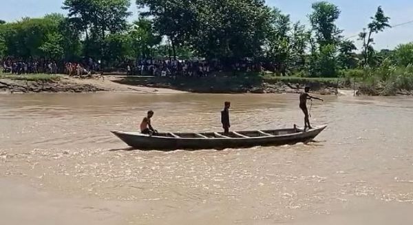 बड़ा हादसा : स्‍कूली बच्‍चों से भरी नाव नदी में पलटी, कई लापता, रेस्क्यू जारी