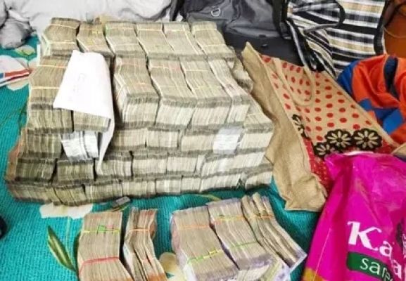 महादेव एप पर टेढ़ी हुई ईडी की निगाह, कोलकाता, भोपाल, मुंबई में दबिश देकर जब्त किए 417 करोड़ रुपए