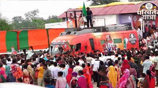 भाजपा की परिवर्तन यात्रा कल पहुंचेगी रायपुर, स्वागत की तैयारियों में भगवा रंग से सज रहा शहर