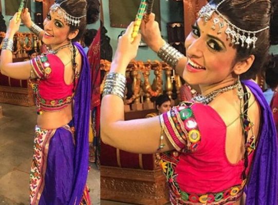 NAVRATRI 2023: 9 दिनों में इन नौ रंग के कपड़े पहनकर करें मां की पूजा, बरसेगी कृपा