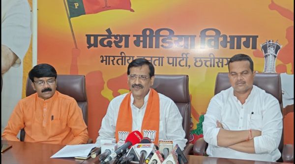 प्रियंका छत्तीसगढ़ में क्यों नहीं कहतीं, मैं लड़की हूं लड़ सकती हूं : भाजपा