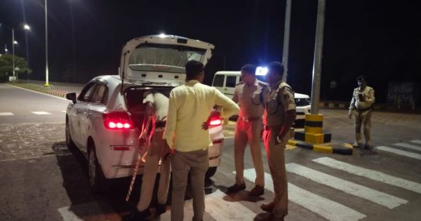 आदर्श आचार संहिता लागू होते ही एक्शन में पुलिस, जगह &ndash; जगह सख्ती से हो रही वाहनों की चेकिंग 