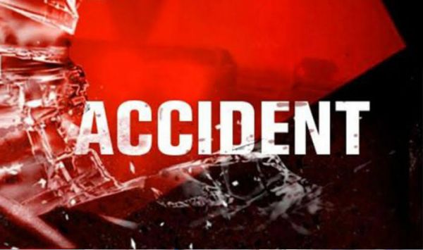 तेज रफ्तार ट्रक ने बाइक सवार को कुचला: युवक की हुई मौत, बाइक के भी उड़े परखच्चे
