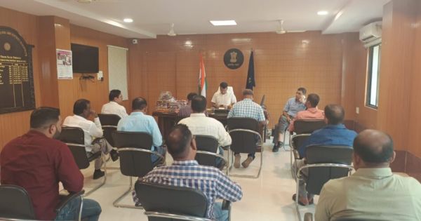 आचार संहिता का कड़ाई से हो पालन, कलेक्टर ने नोडल अधिकारियों दिए निर्देश