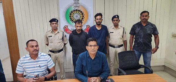 चैन स्नेचिंग और वाहन चोरी की घटनाओं को अंजाम देने वाले अंतर्राज्यीय सहित 3 आरोपी गिरफ्तार