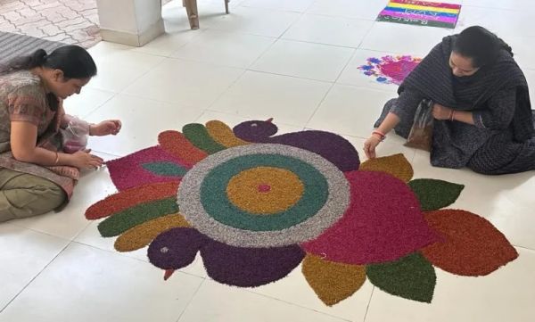 सीएम बघेल ने प्रदेशवासियों को दी दिवाली की बधाई, बेटी और बहु द्वारा धान से बनाई गई रंगोली को किया शेयर