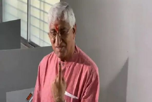 डिप्टी सीएम टीएस सिंहदेव ने किया मतदान, कहा- कांग्रेस दूसरे चरण में 50 सीटों पर जीतेगी