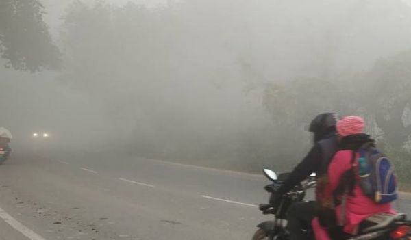  मौसम ने बदली करवट, पड़ रही कड़ाके की ठंड,कंबल और चादर की मांग बढ़ी