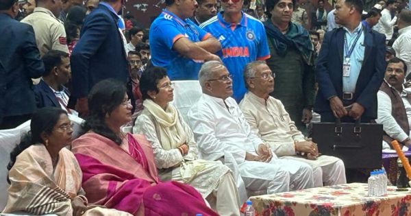 भारत &ndash; ऑस्ट्रेलिया का फाइनल मुकाबला देखने इंडोर स्टेडियम पहुँचे सीएम बघेल, फैंस में भारी उत्साह