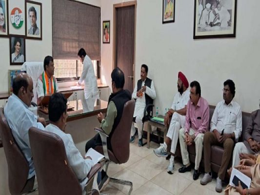 Breaking : राजीव भवन में जारी सभी प्रत्याशियों से वन टू वन चर्चा, कई नेता भी मौजूद&hellip;