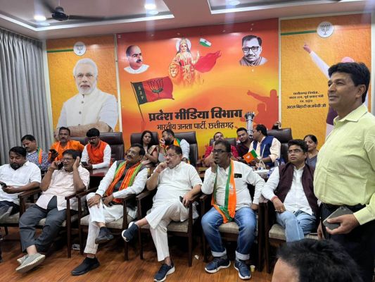 बीजेपी 54 सीटों पर आगे,रायपुर बीजेपी दफ्तर में खुशी का माहौल