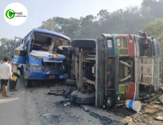 BREAKING बालोद में सड़क हादसा, 3 लोगों की मौके पर मौत: दुर्घटनाग्रस्त ट्रक से टकराई यात्री बस; 11 घायलों को कांकेर के चारामा अस्पताल में किया गया भर्ती