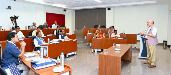 आईआईएम रायपुर में दो दिवसीय चिंतन शिविर का शुभारंभ, मुख्यमंत्री श्री विष्णु देव साय सहित मंत्रिमंडल के सदस्य ले रहे हिस्सा