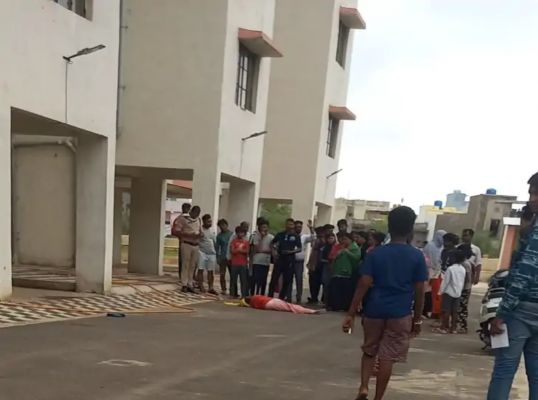 रायपुर में 8वी मंजिल से महिला ने लगाई छलांग,सर फटने से हुई मौत