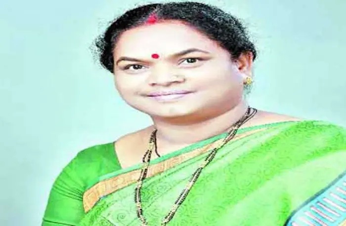 Breaking : चुनाव से पहले कांग्रेस को बड़ा झटका...फूलोदेवी नेताम ने अध्यक्ष पद से दिया इस्तीफा