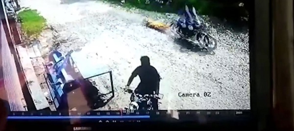 दिल दहलाने वाली वारदात...पिता ने बेटी की हत्या कर बाइक से बांधकर शव को घसीटा..!!