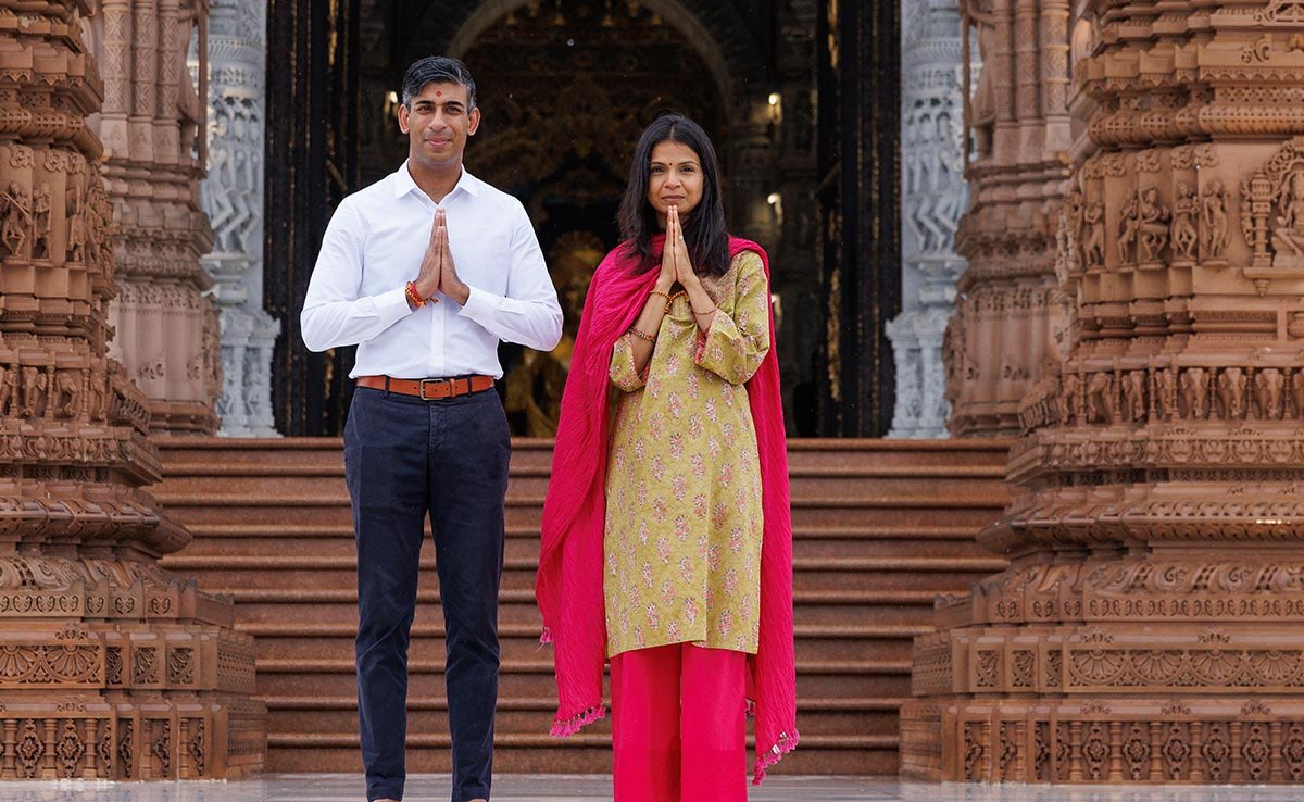 अक्षरधाम मंदिर पहुंचकर पूजा-अर्चना की ब्रिटिश प्रधानमंत्री ने