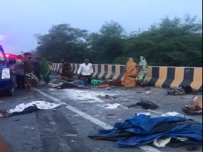 बस और ट्रक की जोरदार टक्कर, मौके पर 12 लोगों की दर्दनाक मौत, हाइवे पर बिखरे शव, मौके पर पहुंची पुलिस&hellip;