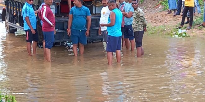 शिवनाथ नदी में युवक और युवती ने लगाई छलांग, बेहोशी के हालात में मिले युवक, युवती की तलाश जारी