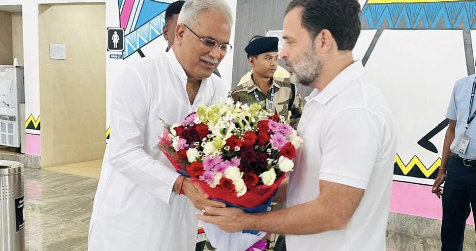 राहुल गांधी पहुंचे रायपुर, विमानतल पर सीएम भूपेश बघेल ने किया आत्मीय स्वागत