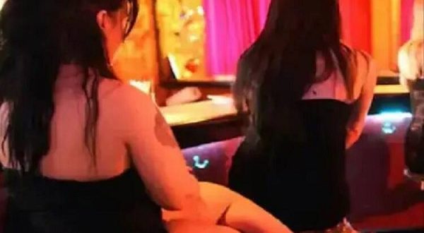 होटल में चल रहा था अय्याशी का खेल, पुलिस ने छापा मारकर 6 लोगों को संदिग्ध हालत में पकड़ा