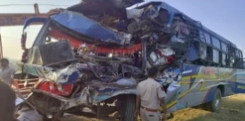 Accident Breaking: ट्रक में जा घुसी श्रद्धालुओं से भरी बस, हादसे में 4 की दर्दनाक मौत, 18 लोग घायल